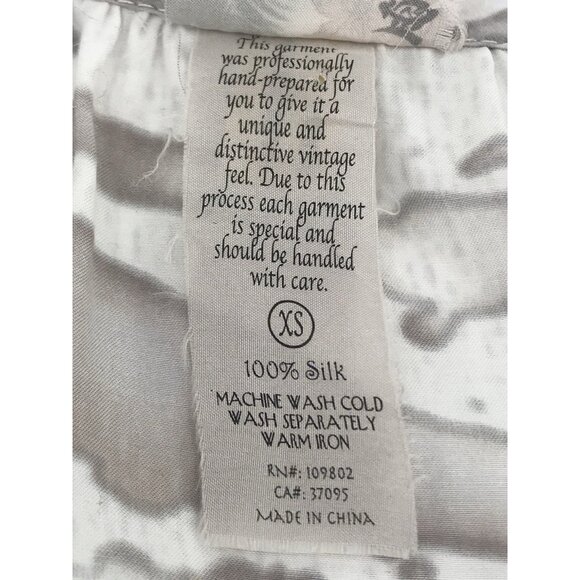 Da Nang Tank top Blouse Womens  Size XS Silk Floral Embroidered Button Down - Picture 10 of 11